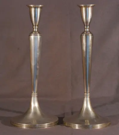 PARA SREBRNYCH ŚWIECZNIKÓW