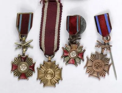 Zestaw 4 miniatur Krzyża Zasługi z mieczami 