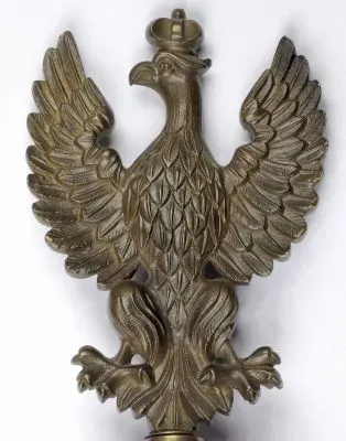 Głowica sztandarowa z orłem i puszka 
