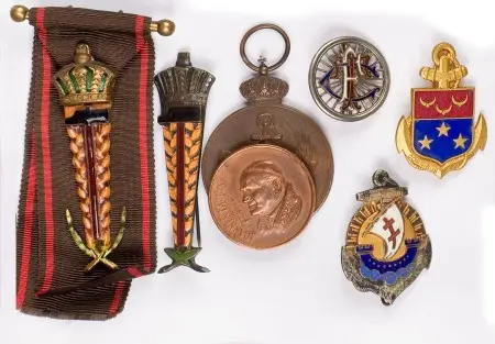 Zestaw odznak i odznaczeń