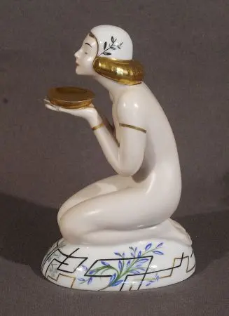 FIGURKA KLĘCZĄCEJ KOBIETY