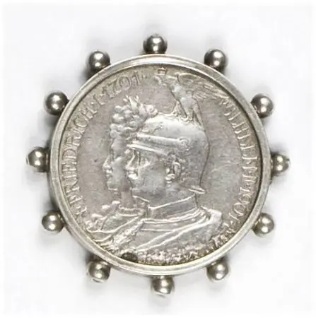 Broszka pamiątkowa wykonana z monety 2 markowej 1901 rok