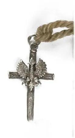 Wisiorek patriotyczny w formie krzyżyka z orzełkiem