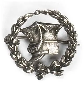 Broszka patriotyczna z czakiem legionowym w wieńcu