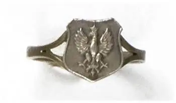 Pierścionek patriotyczny z orzełkiem na tarczy