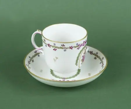 Filiżanka ze spodkiem