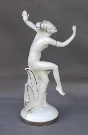 FIGURKA TAŃCZĄCEJ NIMFY 