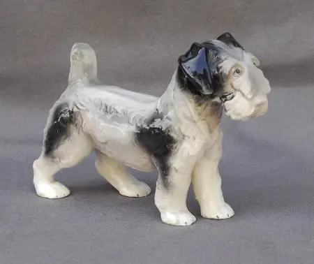 FIGURKA TERIERA PACYKÓW