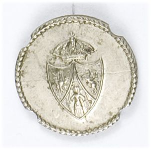 Odznaka patriotyczna z trójpolową tarczą z herbami Polski