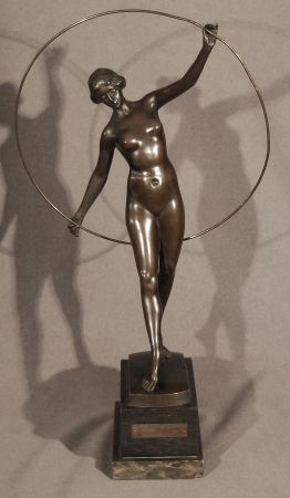 Tancerka z obręczą