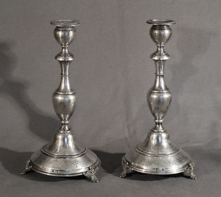 PARA SREBRNYCH ŚWIECZNIKÓW