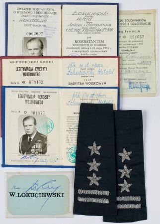 Pamiątki po płk Witoldzie Łokuciewskim ostatnim dowódcy dywizjonu 303 w W. Brytanii