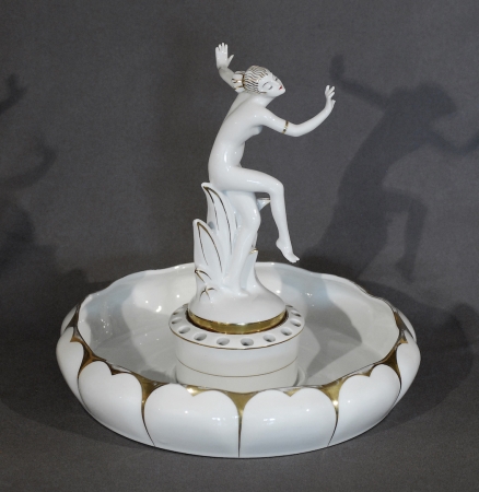 CZARA DO KWIATÓW Z FIGURKĄ TANCERKI