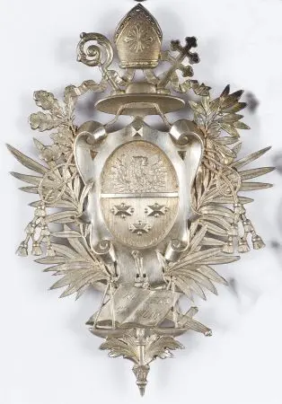 Kartusz z emblematami biskupimi i herbem Sulima