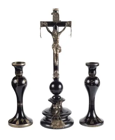 Zestaw: pasyjka ukrzyżowany Chrystus z symbolami Arma Christi (Męki Pańskiej)