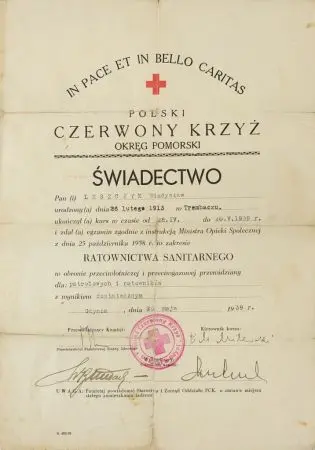 Polski Czerwony Krzyż Okręg Pomorski - świadectwo ukończenia kursu i zdania egzaminu w zakresie Ratownictwa Sanitarnego w obronie przeciwlotniczej i przeciwgazowej dla patrolowych i ratowników