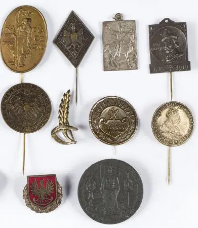 Zestaw 16-tu odznak różnych patriotycznych i rocznicowych z lat 1914-1933