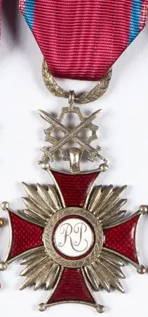 Srebrny Krzyż Zasługi z mieczami (miecze krótkie)
