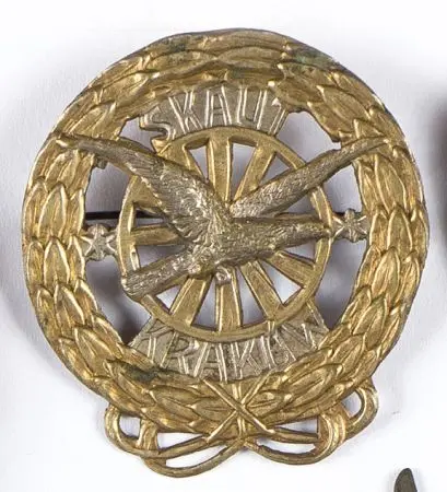 Odznaka z napisem Skaut Kraków i Sokołem