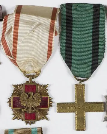 Brązowa odznaka honorowa PCK oraz Krzyż Partyzantom