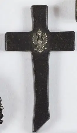 Krzyżyk patriotyczny z nałożonym Orzełkiem