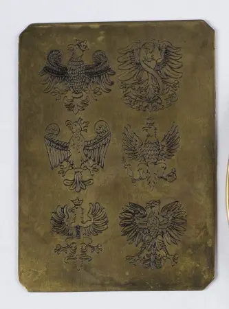 Plakieta z wizerunkami orłów