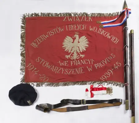 Sztandar z drzewcem i pokrowcem oraz pasem skórzanym - komplet