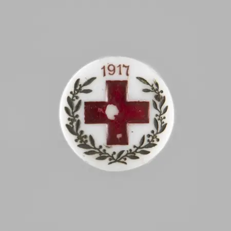 Zestaw czterech sztuk odznak Czerwony Krzyż