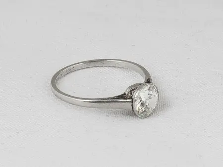 Pierścionek platynowy, soliter z brylantem