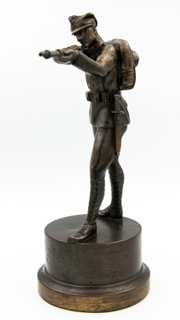 Statuetka żołnierza w stojącej postawie strzeleckiej - Nagroda w Zawodach 16 Pułku Piechoty, 1929 r