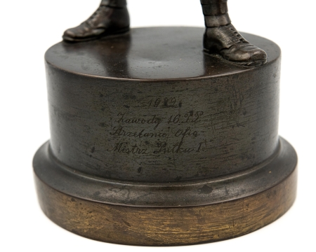 Statuetka żołnierza w stojącej postawie strzeleckiej - Nagroda w Zawodach 16 Pułku Piechoty, 1929 r