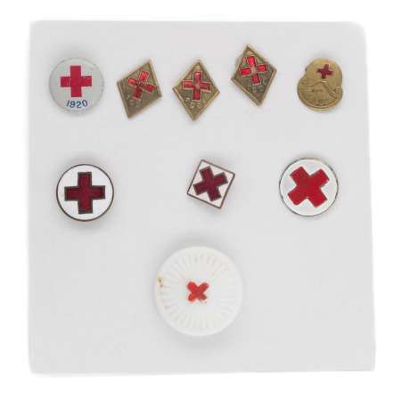 Zestaw odznak Czerwonego Krzyża - 10 sztuk