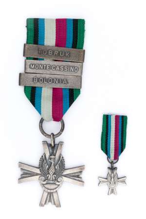 Krzyż Czynu Bojowego Polskich Sił Zbrojnych na Zachodzie z trzema okuciami