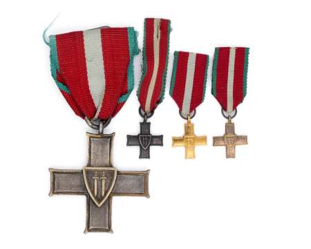 Krzyż Grunwaldzki z trzema miniaturami