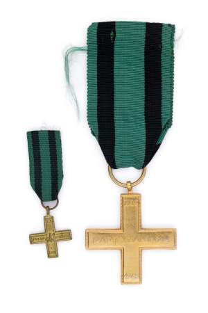 Krzyż Partyzancki z miniaturą