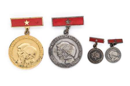 Zestaw 2 medali Byłym Żołnierzom Armii Radzieckiej z dwoma miniaturami