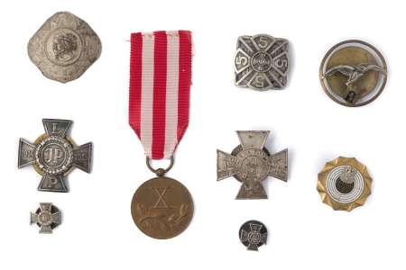 Zestaw dokumentów, fotografii, odznaczeń i odznak po p. Lisik Mieczysław, starszym sierżancie wojskowym z lat 1918-1939