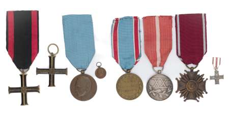 Zestaw dokumentów, fotografii, odznaczeń i odznak po p. Lisik Mieczysław, starszym sierżancie wojskowym z lat 1918-1939