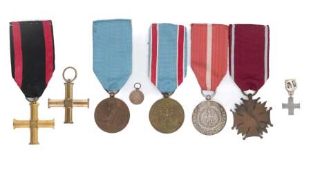 Zestaw dokumentów, fotografii, odznaczeń i odznak po p. Lisik Mieczysław, starszym sierżancie wojskowym z lat 1918-1939