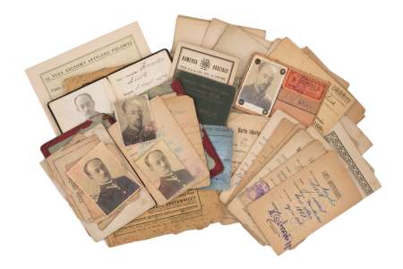 Zestaw dokumentów, fotografii, odznaczeń i odznak po p. Lisik Mieczysław, starszym sierżancie wojskowym z lat 1918-1939