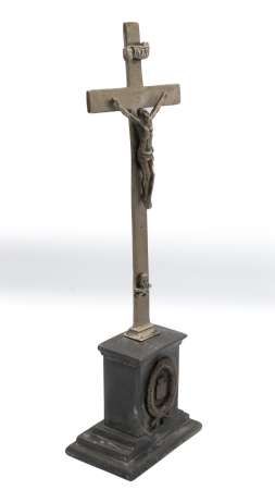 Krucyfiks patriotyczny z herbem Polski z okresu Powstania Listopadowego