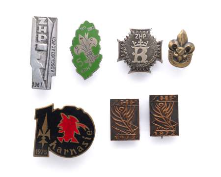 Zestaw  7 Odznak związanych z Krakowem po 1956 roku. Materiały i wymiary różne