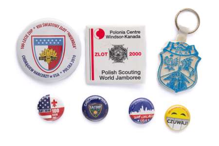Zestaw 6 buttonów z USA i Kanady oraz brelok ZNP. Metal