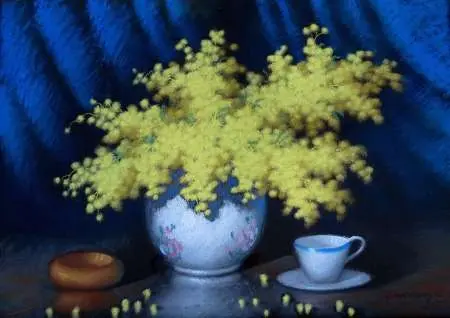 Mimozy w białym wazonie