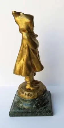 Dziecko otulone płaszczem, ok. 1900-1925