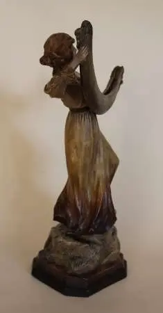 Figura kobiety z lustrem - Johann Maresch