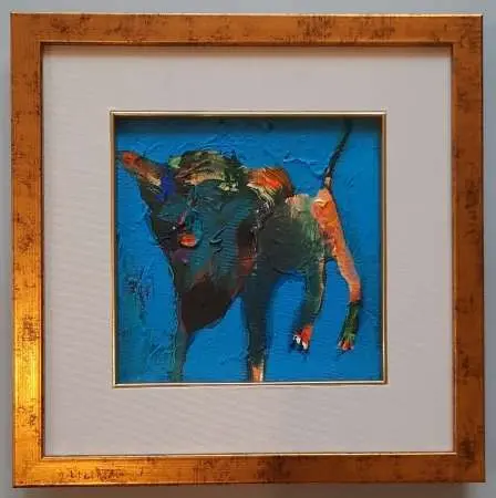 Piesek na niebieskim tle