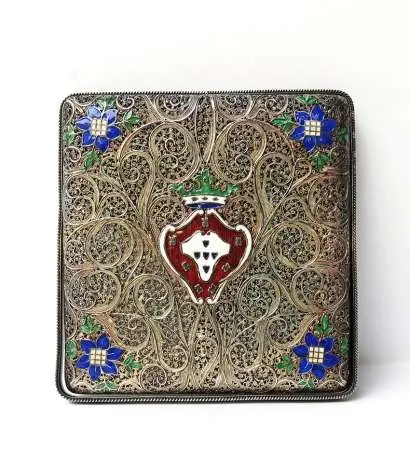 Srebrna papierośnica z herbem Portugalii, ok. 1910
