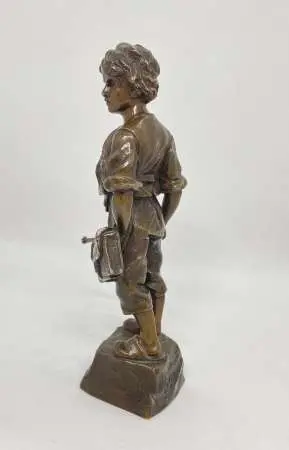 Chłopiec z tornistrem