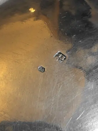 Solniczka srebrna z łyżeczka metalową